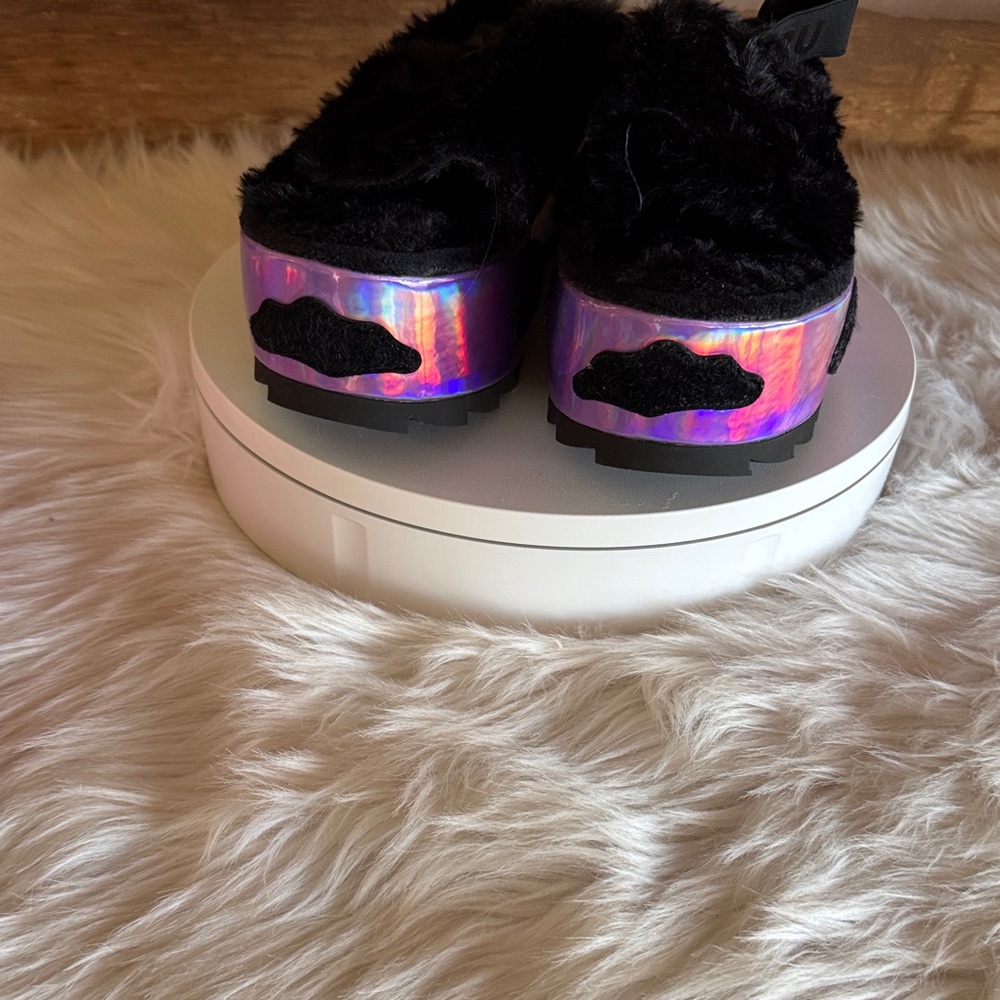 YRU Black and Iridescent CLOUD RAVE size 8